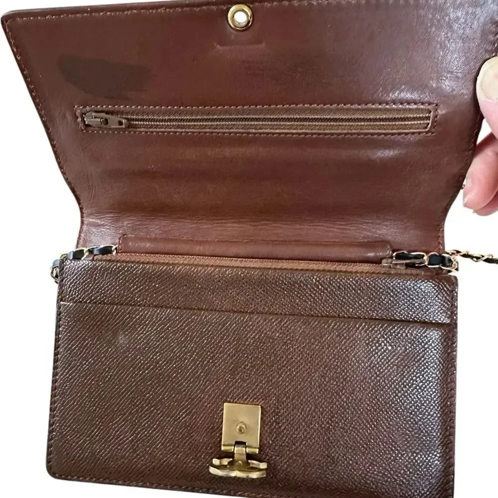 CHANEL sophisticated crossbody